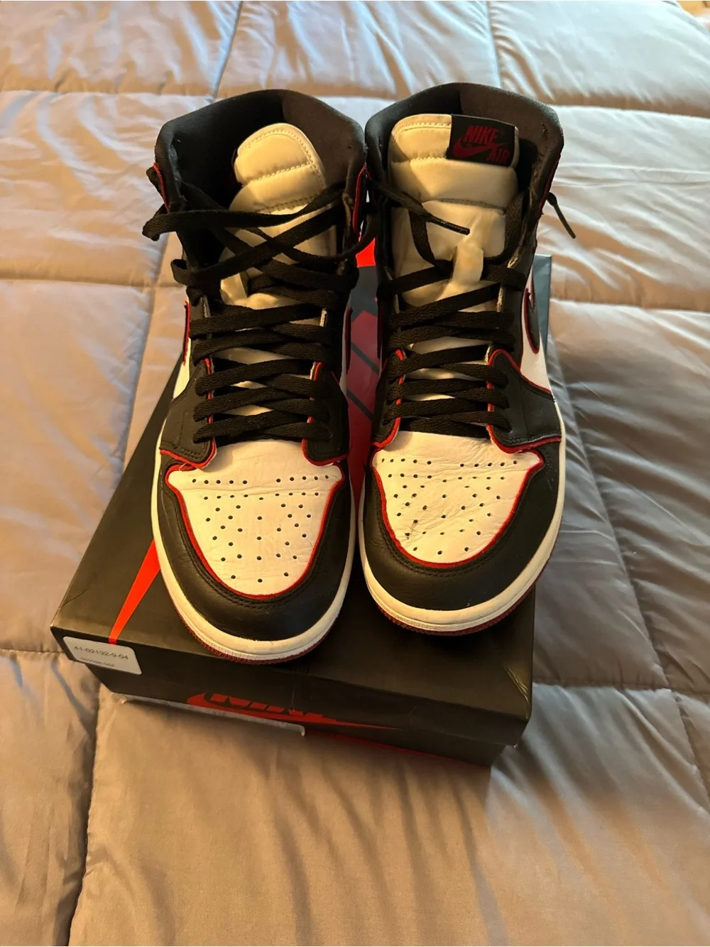Nike Air Jordan 1 high - Bloodline Black, White & Red